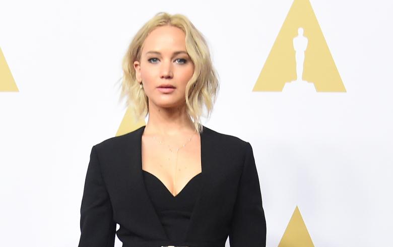 Jennifer Lawrence vomita a medio Broadway