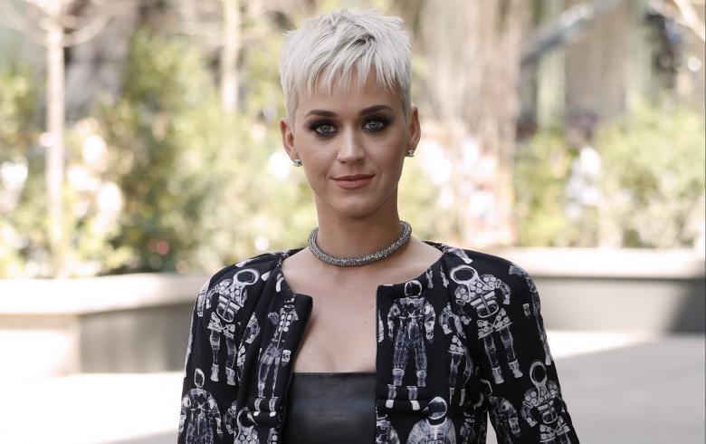 Fanática asegura que perdió sus dedos por culpa de Katy Perry