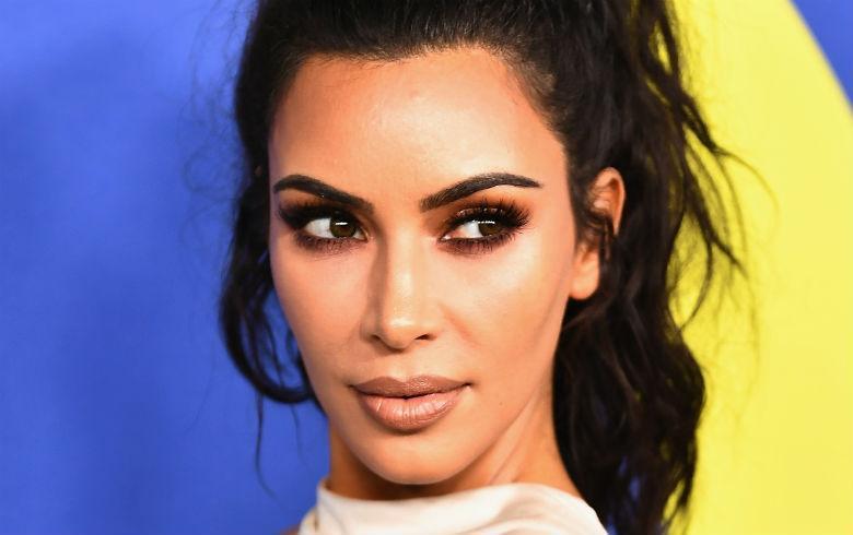 Kim Kardashian se sorprende por recibir un premio de moda Kim Kardashian se sorprende por recibir un premio de moda