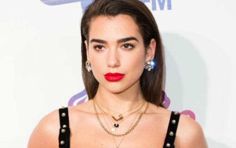 Dua Lipa se emocionó por fans brutalmente sacados de su show