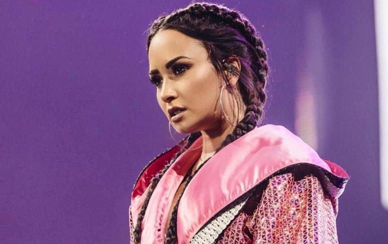 Demi Lovato muestra su celulitis y estrías para promover el amor propio