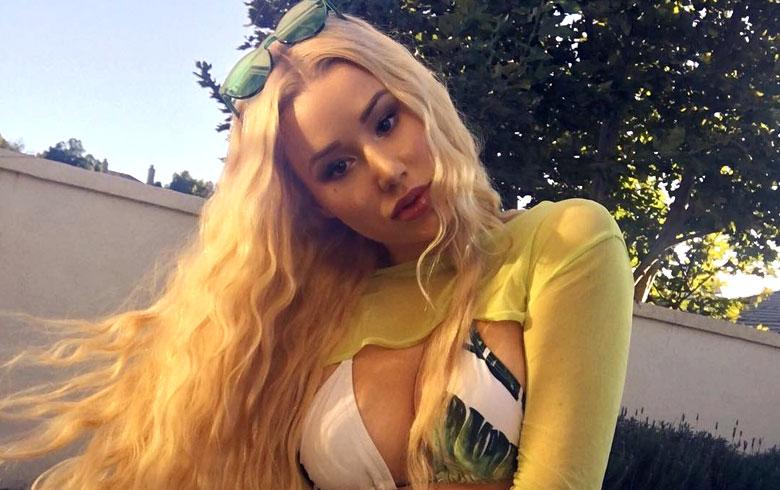 Iggy Azalea muestra su atrevida cintura en bikini y enciende las redes