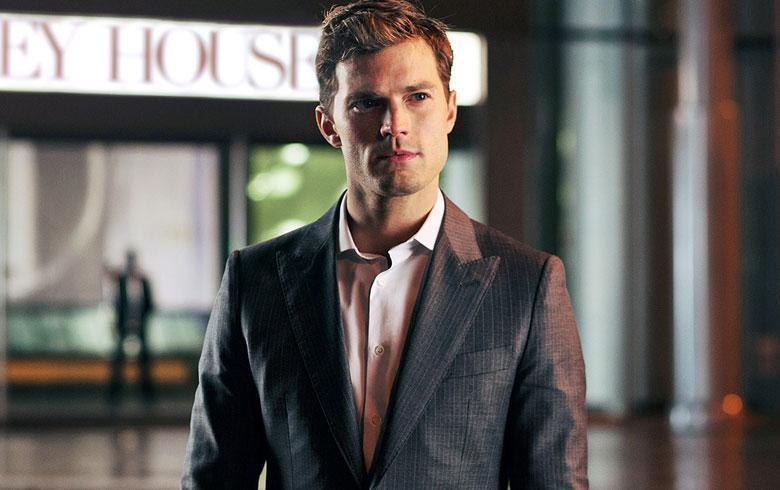 Jamie Dornan se roba la atención por 'extraño bulto' en su pantalón