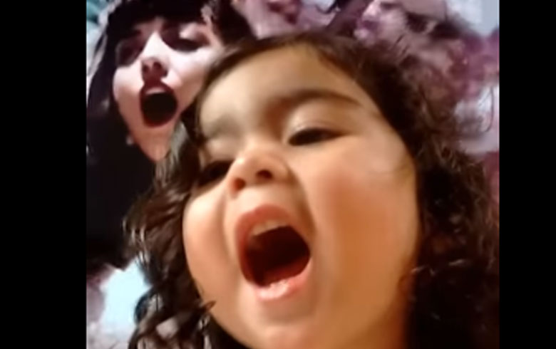 Conoce a la mini Mon Laferte que está haciendo furor en redes sociales - Imagen 2