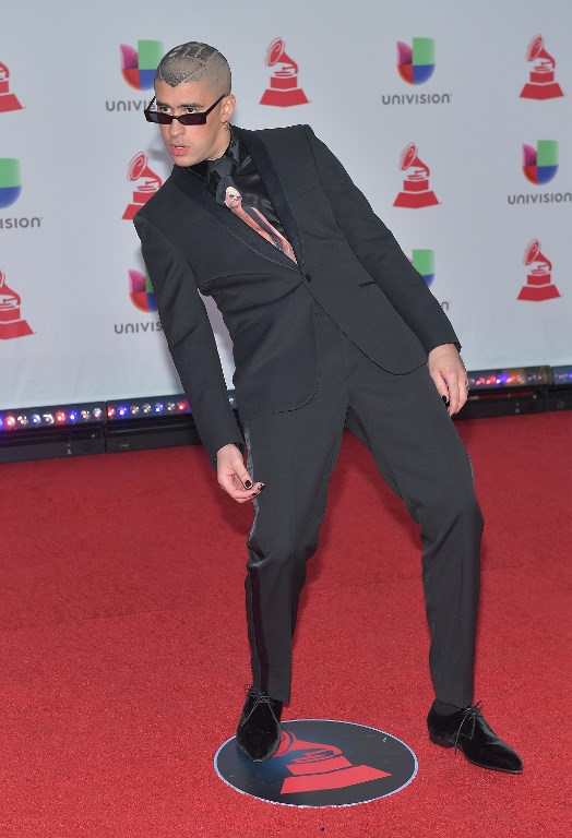 El paso de los artistas por la alfombra roja de los Grammy