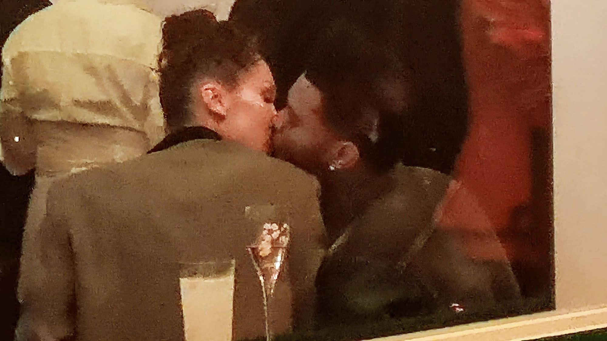 ¡Bella Hadid y The Weeknd comiéndose a besos en Cannes! ¡Bella Hadid y The Weeknd comiéndose a besos en Cannes!