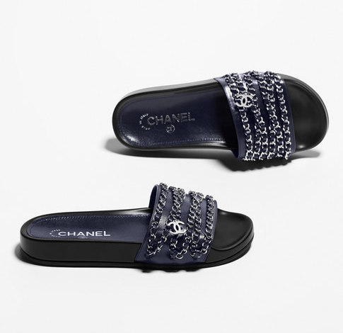 Acusan que sandalias de la colección de Kendall y Kylie son una imitación