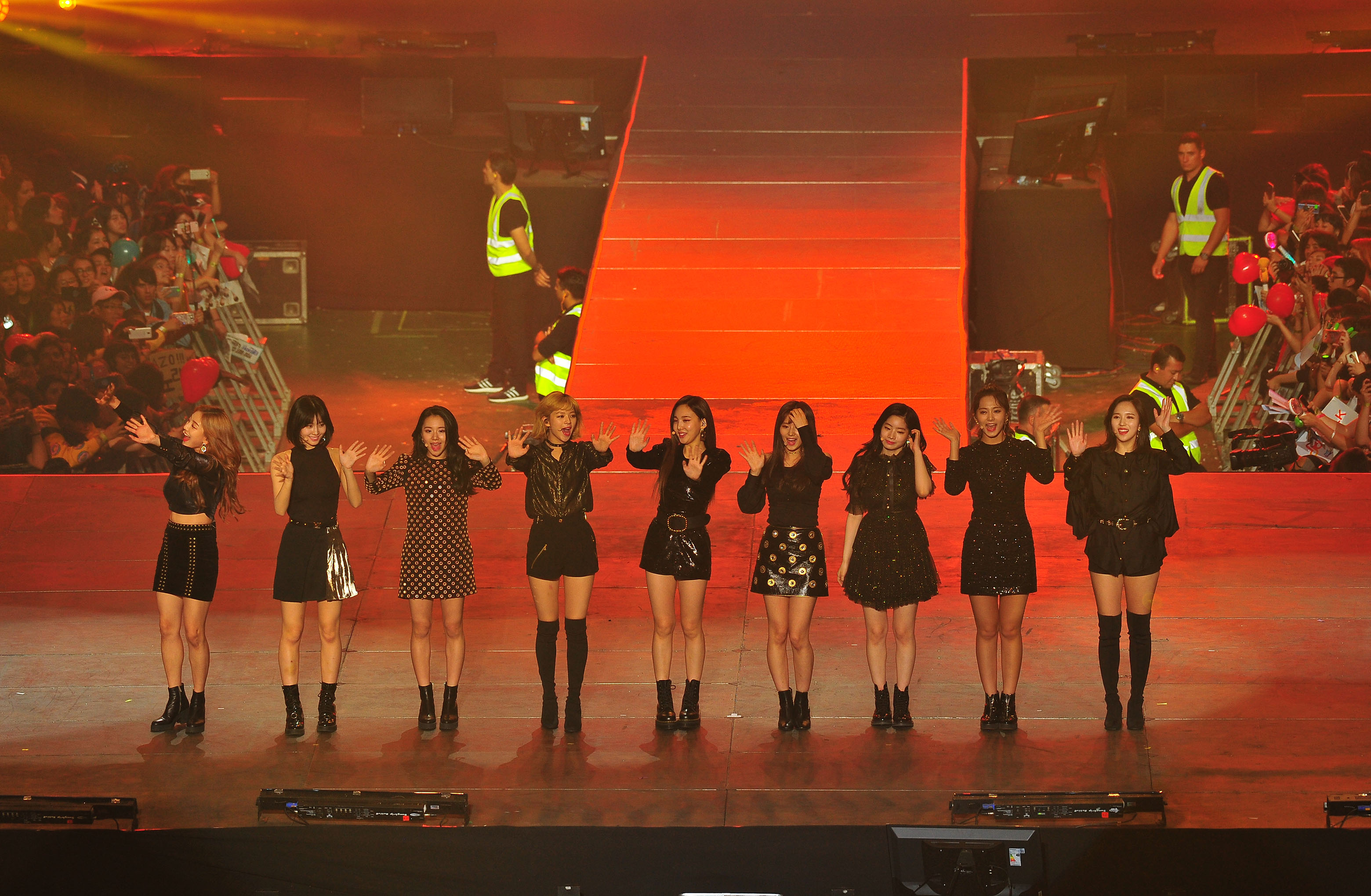 Twice desata la euforia en su debut en Chile AR13.cl