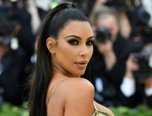 Kim Kardashian se convierte en “la diosa del oro” en la MET gala 2018
