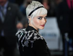 Cara Delevingne debuta oficialmente como cantante