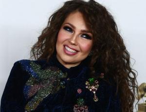 Thalía es criticada tras posar con unicornios y en corsé