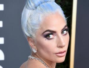 El excepcional look de Lady Gaga en los Globos de Oro
