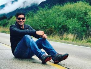 Pancho Saavedra celebra un millón de amigos en Facebook regalando un viaje