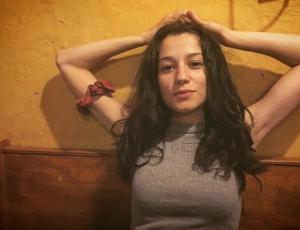 Fernanda Ramírez se desnuda para promover la lactancia materna