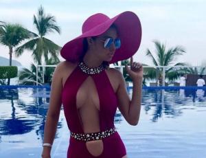 Conocida modelo posó en bikini y recibió fuertes críticas por no depilarse