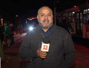 Periodista de Teletrece AM sufre fuerte altercado durante despacho en vivo