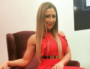 Nicole Moreno impacta con su abdomen acero
