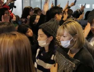 Llegada de "Idols" del K-Pop genera caos en el aeropuerto de Santiago