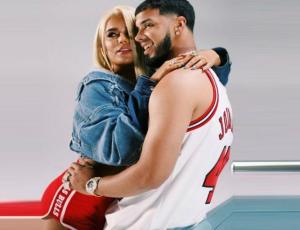 Anuel AA muestra el tatuaje que se hizo en honor a su relación con Karol G