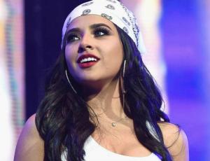 Novio de Becky G saca suspiros en redes sociales