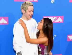 Ariana Grande le devolvió el anillo de compromiso a Pete Davidson