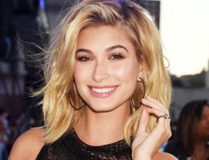 El arriesgado cambio de look de Hailey Baldwin