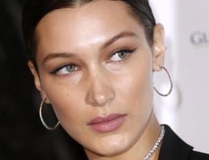 Medios estadounidenses comparan rostro de Bella Hadid ahora y hace años