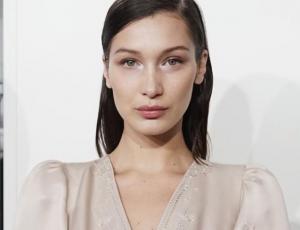 Bella Hadid impone moda del chaleco reflectante