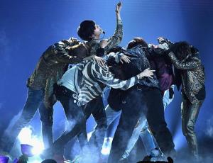 BTS superó a One Direction con su nueva película "Burn The Stage"