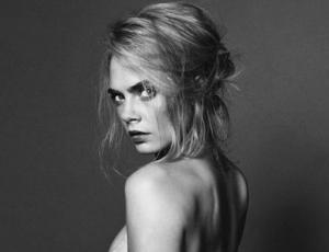 Cara Delevingne posa totalmente desnuda para Esquire