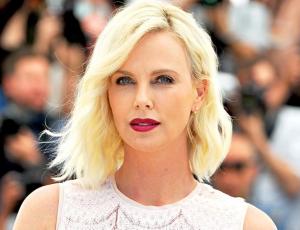 Charlize Theron contó cómo subió 25 kilos para su última película