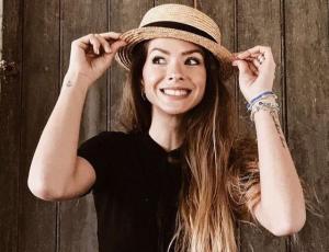 "China" Suárez luce su sonrisa con frenillos