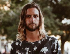 Jean Philippe Cretton lanza su primer videoclip con su pareja de protagonista