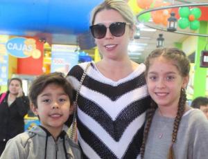 Famosos disfrutan las vacaciones de invierno con sus hijos
