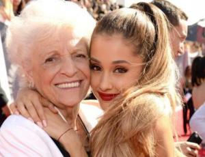 Ariana Grande se tatuó junto a su abuela de 93 años
