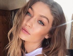 Gigi Hadid fue vista usando anillo de compromiso