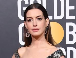 Anne Hathaway y el animal print en una gala ¿Sí o no?
