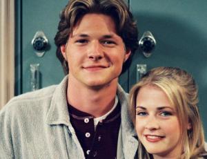 Mira las primeras fotos de la nueva “Sabrina” junto a “Harvey”