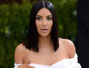 Kim Kardashian sale a la calle en ropa interior