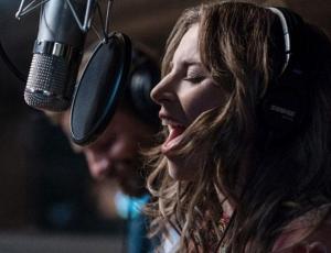 La conmovedora historia detrás de la canción de Lady Gaga para "A Star Is Born"