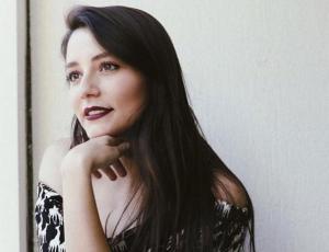 Magdalena Müller comparte foto vestida igual que su hermana menor