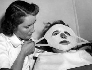 Muy diferentes a la actualidad: así eran los tratamientos de belleza en los años 60