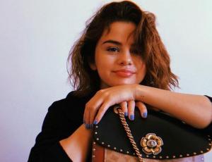 Selena Gomez bromea con su comentado maquillaje en la Met Gala