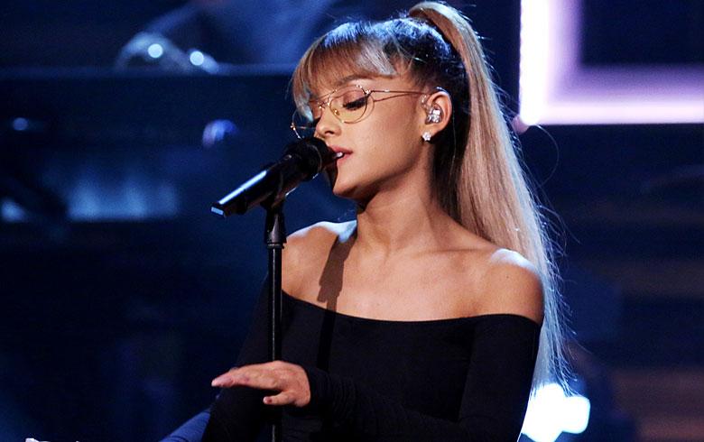 Ariana Grande Perdió El Choker De Diamantes Que Usó En Los Billboard Ar13cl 9368