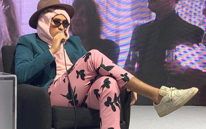 La Razon Por La Que Bad Bunny Siempre Usa Estas Ronosas Zapatillas