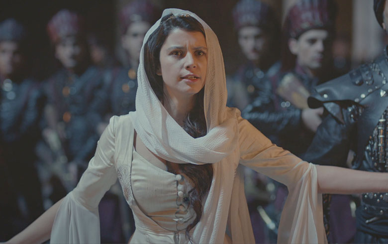 Beren Saat se convirtió en “Kosem, la sultana” AR13.cl