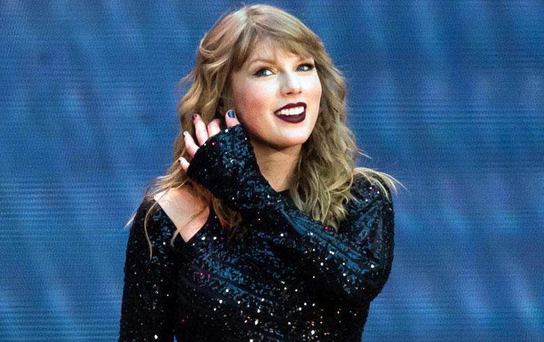 Taylor Swift Y Su Novio Pasan Románticas Vacaciones En El