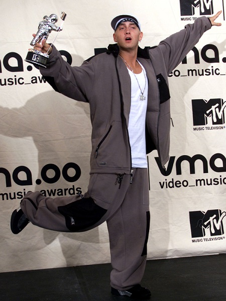 eminem wearing jordan 4