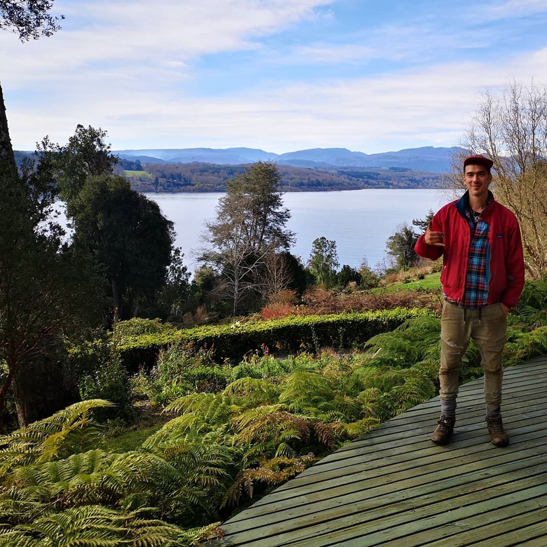 Íñigo Urrutia se cansó de Santiago y ahora vive en Villarica