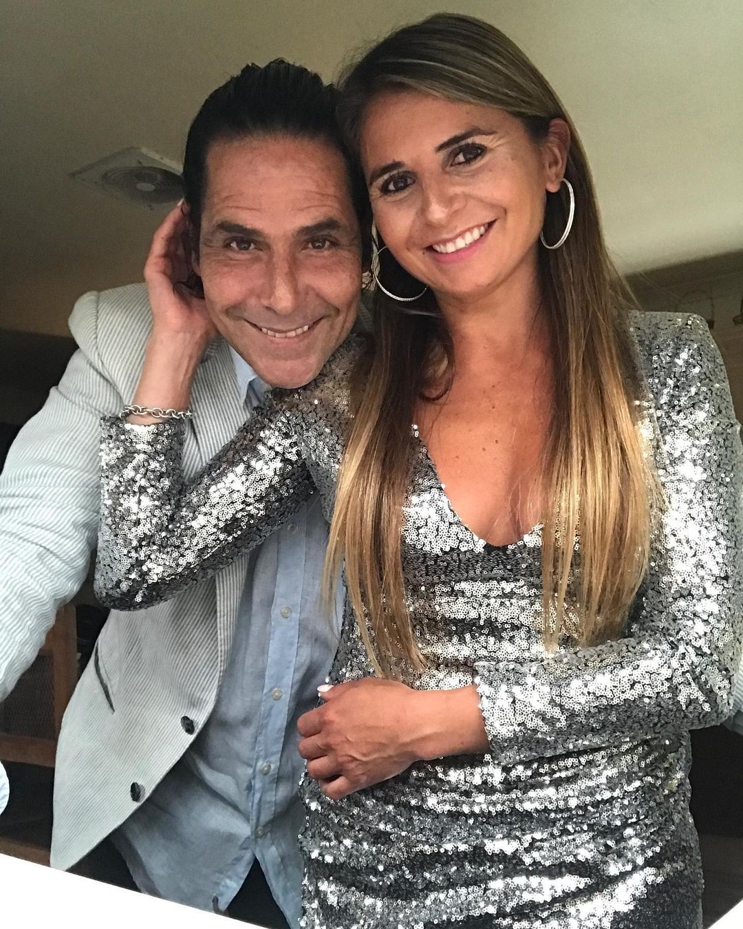 Juan Falcón celebra 5 años de pololeo con mujer que lo “actualizó”